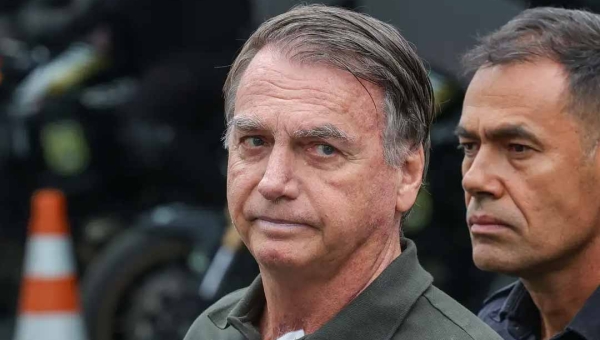 Ministro Alexandre de Moraes autoriza Bolsonaro a fazer exames no hospital após sofrer queda