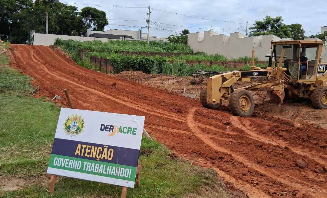 Deracre inicia obra de drenagem e pavimentação na Rua Luxemburgo, em Rio Branco