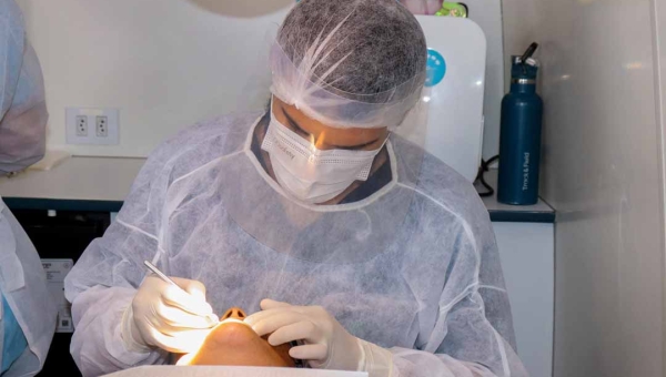 Saúde bucal sobre rodas: Programa Produzindo Sorrisos retoma atendimentos nos bairros de Rio Branco