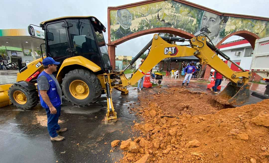 Prefeitura de Cruzeiro do Sul realiza serviços de infraestrutura no centro e no bairro Remanso mesmo no período chuvoso
