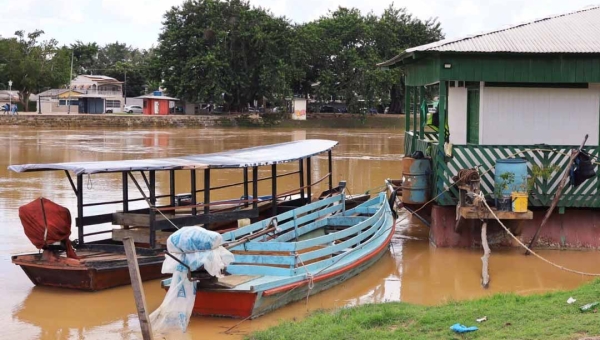Com registro de 84,40 milímetros de chuva nas últimas 24 horas, nível do Rio Acre se aproxima da cota de alerta na Capital