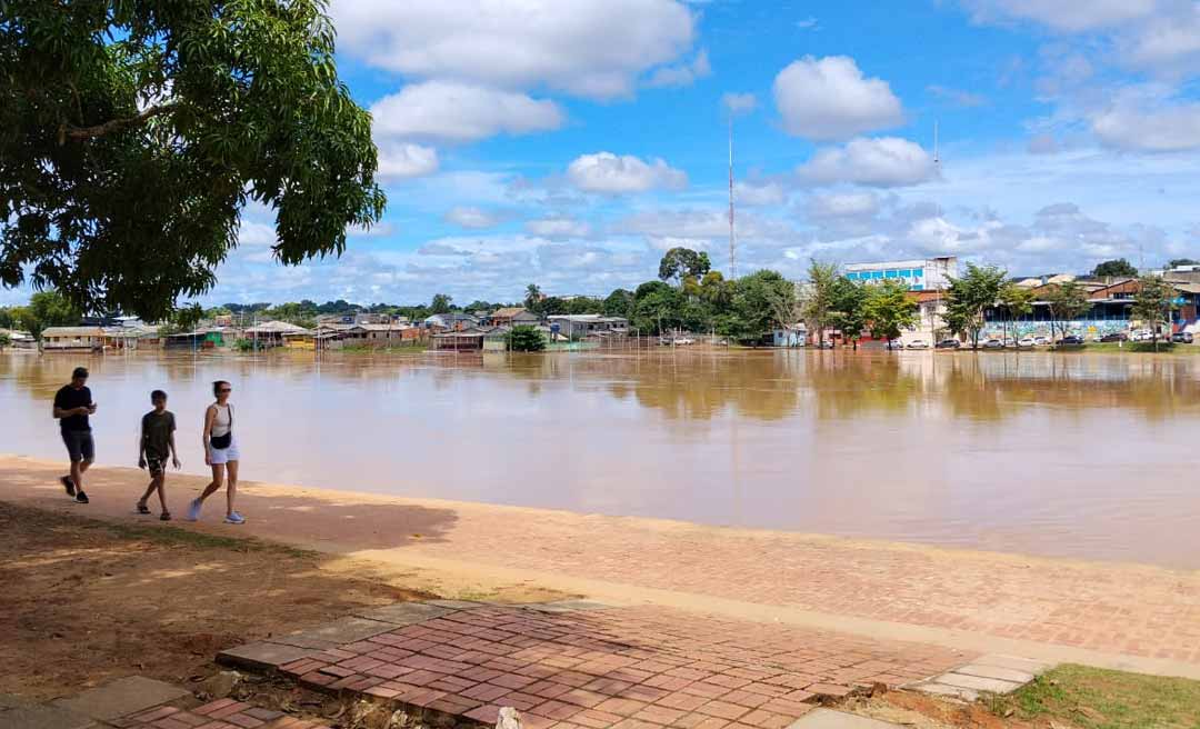 Rio Acre atinge 13,53 metros e ultrapassa cota de alerta em Rio Branco nesta quinta-feira (15)