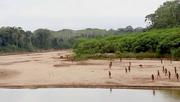 Imagens inéditas do Povo Mashco Piro são divulgadas por ambientalista