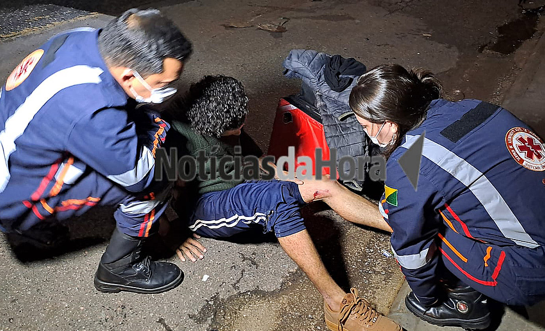 Entregador se distrai ao comer cocada e provoca acidente de trânsito no bairro Bosque, em Rio Branco