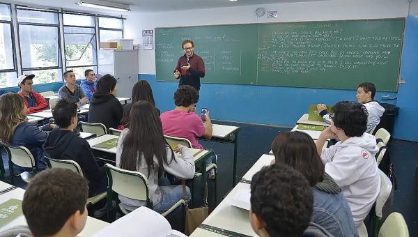 Piso nacional do magistério tem reajuste de 5,4% e vai a R$ 5,1 mil em 2026