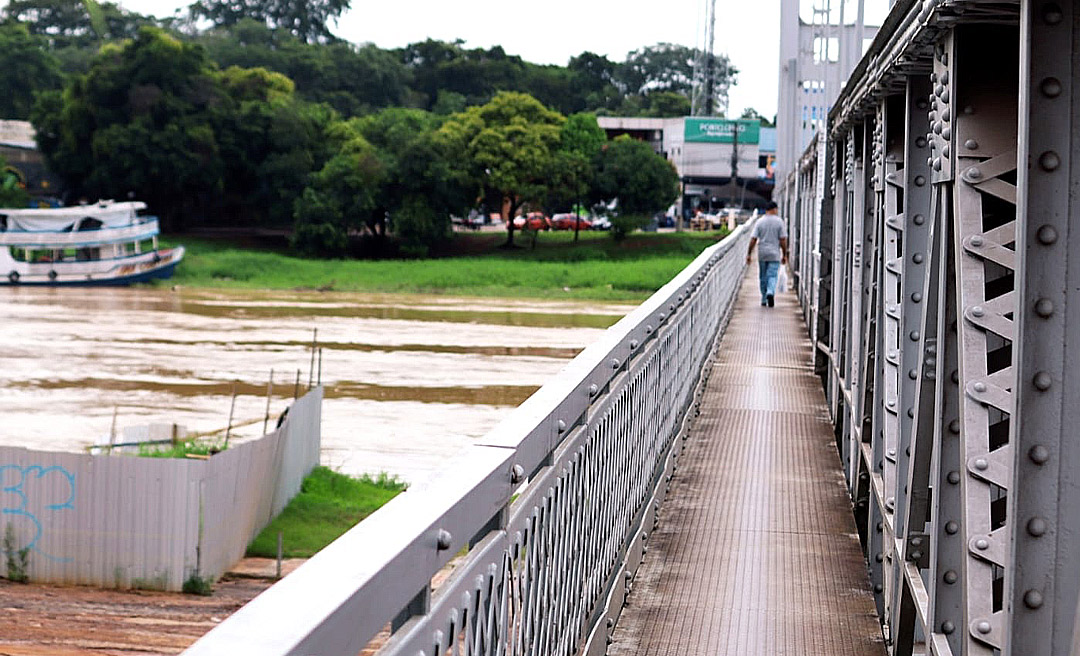 Rio Acre sobe mais seis centímetros e permanece acima da cota de transbordo em Rio Branco