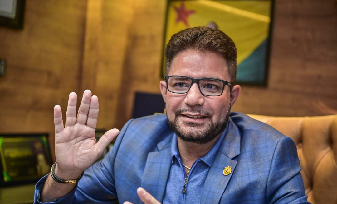 Gladson Camelí veta emenda que proibia a exploração das bets e jogos semelhantes ao tigrinho e lei que cria a loteria acreana