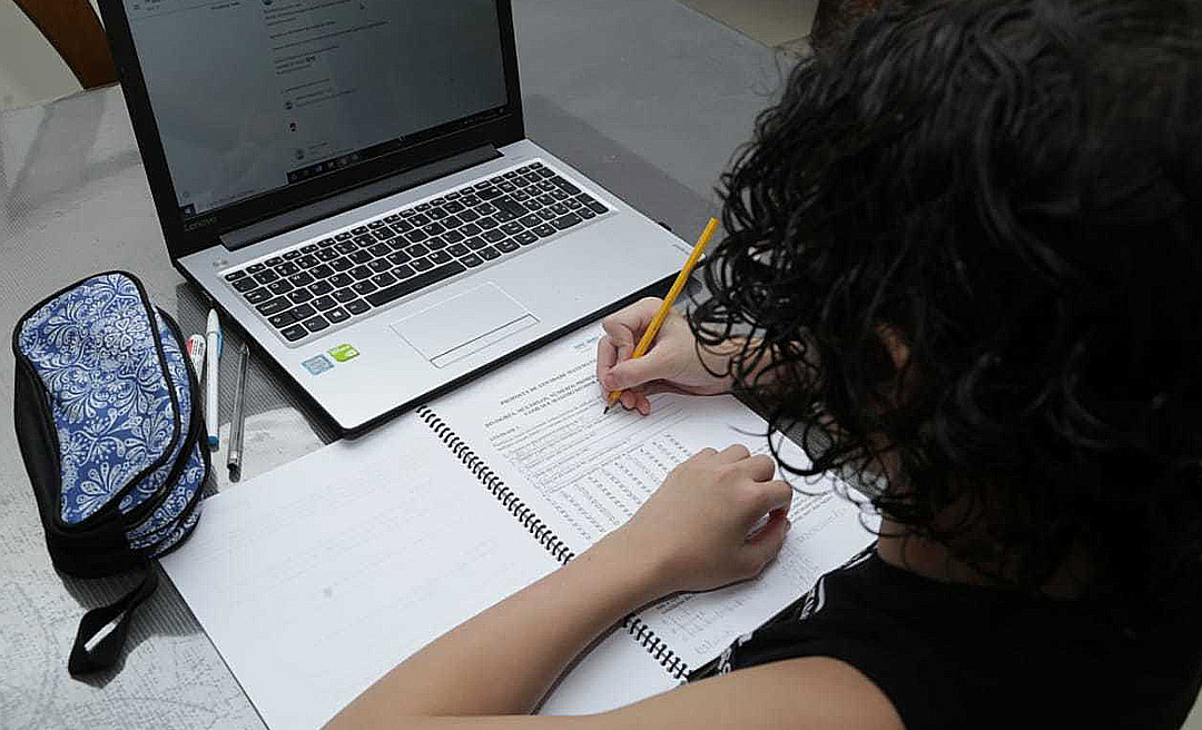 Internet nas salas de aula: Acre acelera conexão das escolas públicas e projeta cobertura total até 2026