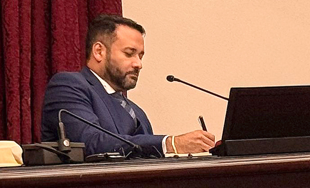 Em Sevilha, Aberson Carvalho representa o Acre e media debate sobre o Sistema Nacional de Educação