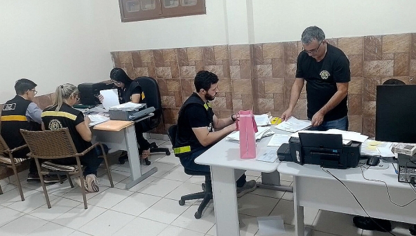 Ministério Público cumpre mandado de busca e apreensão na prefeitura de Xapuri
