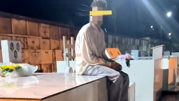 Cena no cemitério de Tarauacá revela drama silencioso da juventude vulnerável