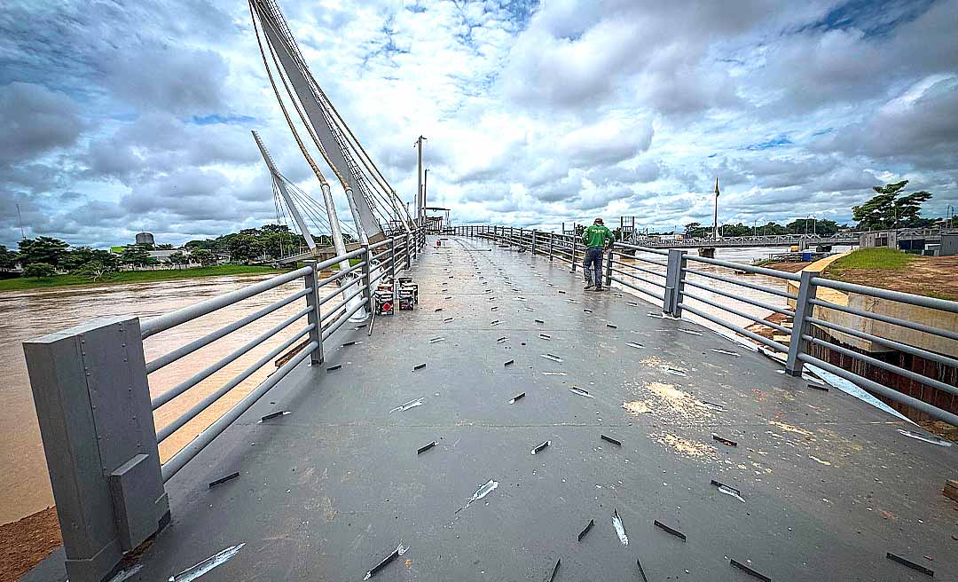 Deracre atua em novas frentes de obra na Passarela Joaquim Macedo durante execução por etapas
