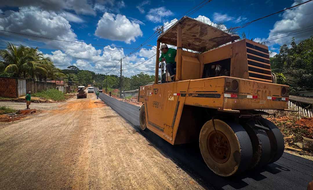 Deracre asfalta a Dias Martins, garante acesso histórico a 500 famílias e liga bairros Ipê e Universitário em Rio Branco