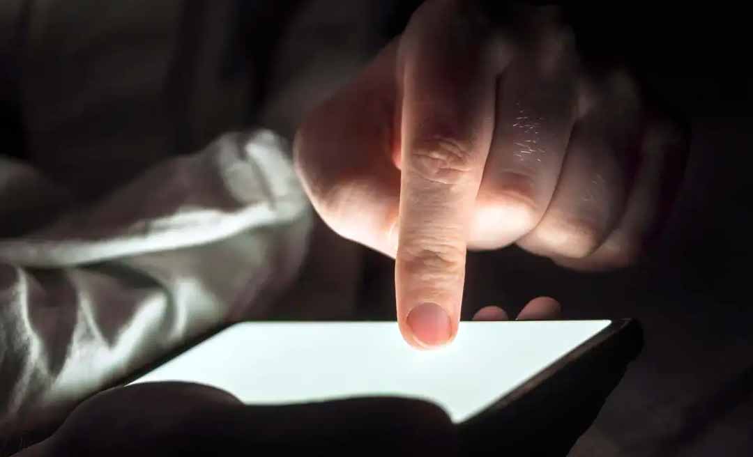 Conteúdos falsos criados com IA mais que triplicam entre 2024 e 2025