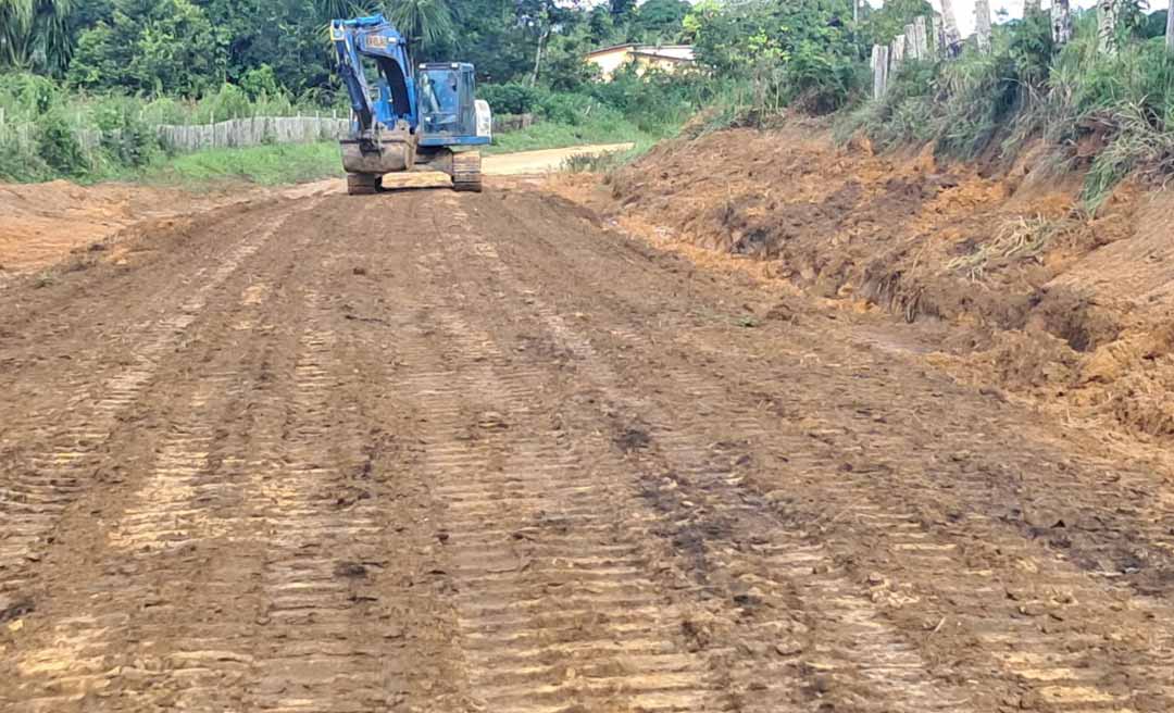 No inverno, famílias do Ramal da Buritirana recebem apoio do Deracre para manter acesso em Cruzeiro do Sul