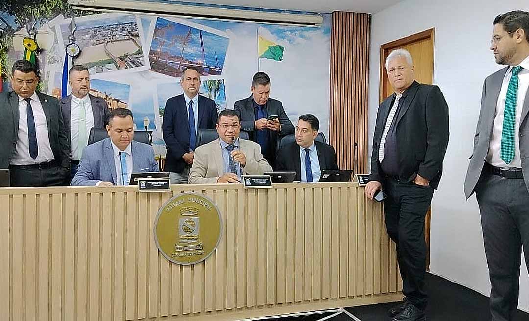 Apenas 9 vereadores comparecem e sessão da Câmara de Rio Branco é cancelada por falta de quórum