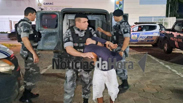 Adolescente é apreendido com droga e motocicleta usada para tráfico de entorpecentes