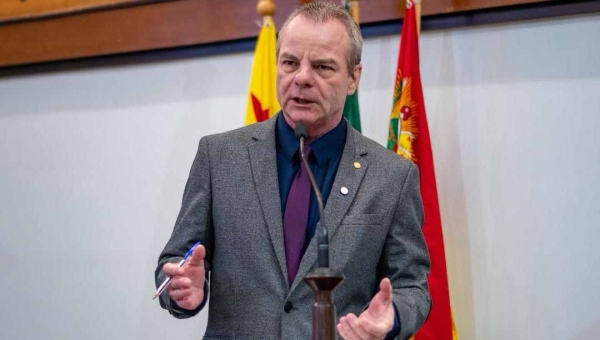 Governo regulamenta projeto de Pedro Longo com foco no combate à corrupção