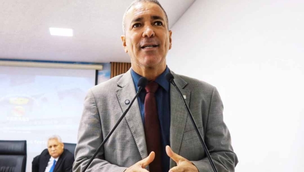 “Se continuar esse jogo sujo, vou denunciar cada colega que vota contra o povo”, dispara Neném Almeida na Câmara de Rio Branco