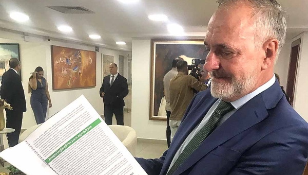 De volta à Aleac, Tchê dá ultimato: “o PDT caminha com a nossa vice-governadora Mailza”