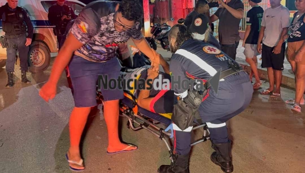 Jovem de 20 anos sofre fratura após colidir moto em carro estacionado na Avenida Sobral, em Rio Branco