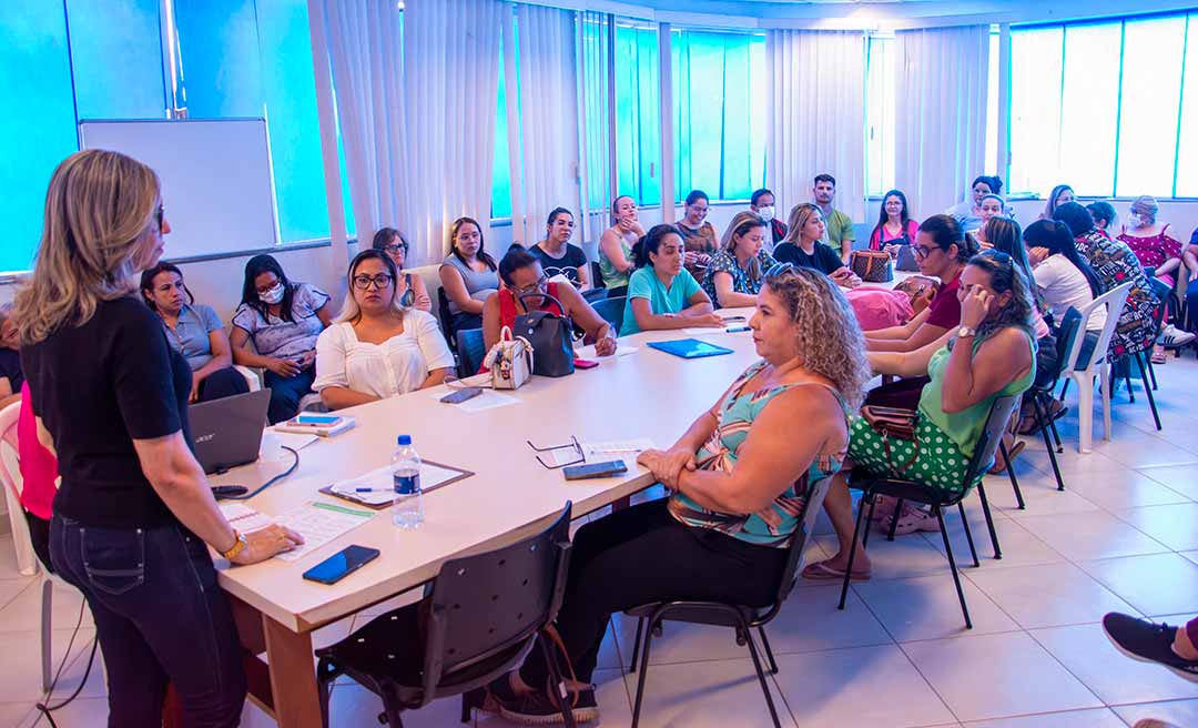Rio Branco capacita profissionais de saúde para vacina contra a dengue antes da chegada das doses