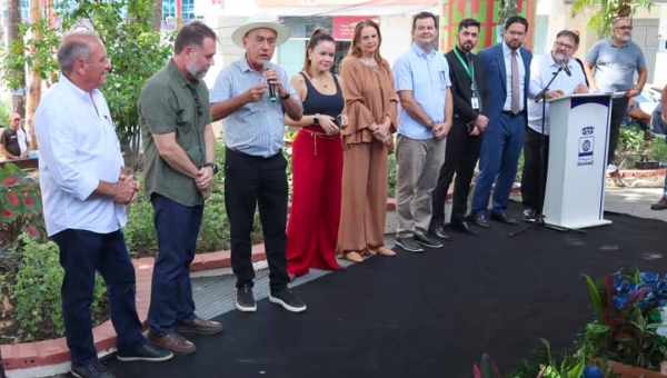 “Investir em áreas públicas é investir na qualidade de vida das pessoas”, diz Bocalom na reinauguração do Bar Municipal e entrega de praça revitalizada