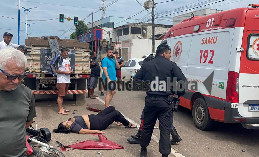 Motociclista é atropelada após colisão em sequência na Avenida Ceará, em Rio Branco