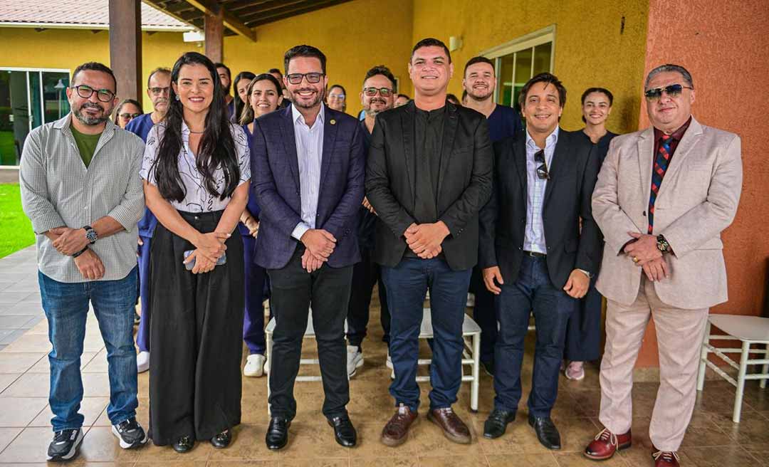 Governador Gladson Camelí assina lei que autoriza internato de estudantes de medicina do exterior na rede estadual