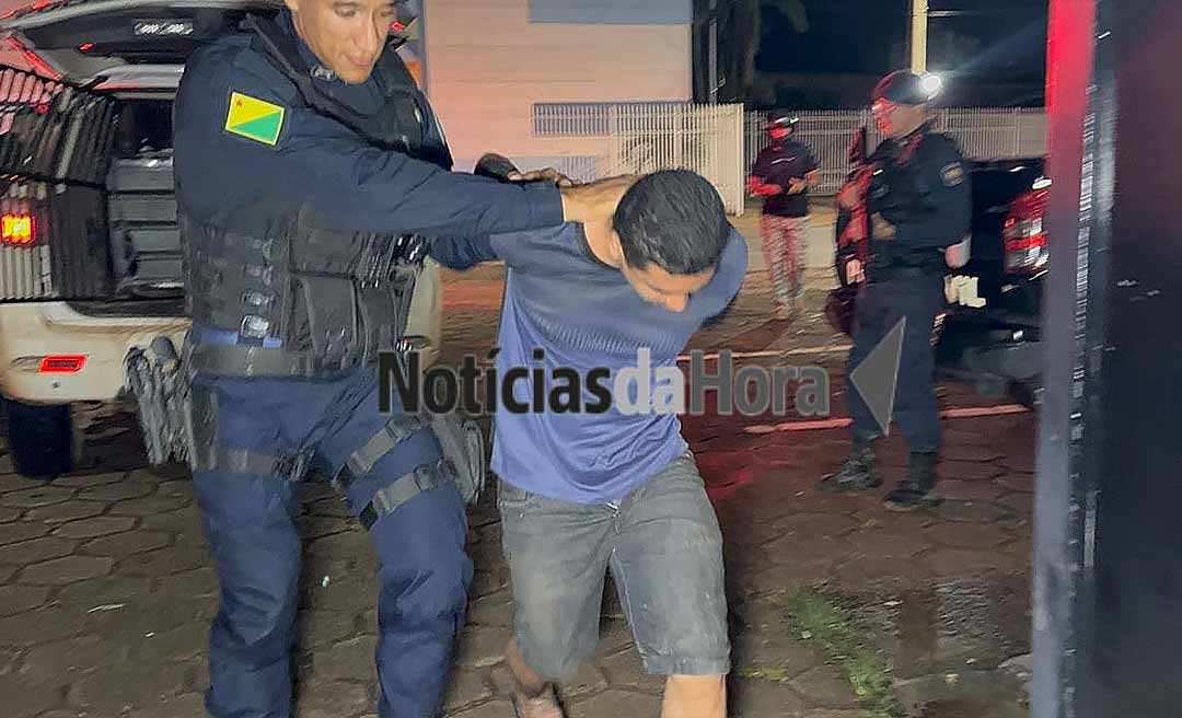 Tático do 2º Batalhão prende homem com escopeta e faca no bairro Taquari, em Rio Branco