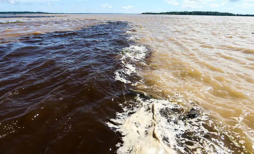 Helicóptero, drones e sonares mais sofisticados, de varredura lateral e vertical, fazem buscas por vítimas de naufrágio