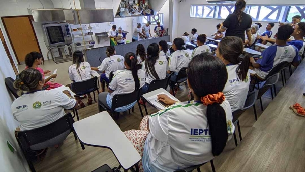 Ieptec segue com inscrições abertas para os cursos de camareira e confeiteira até sexta