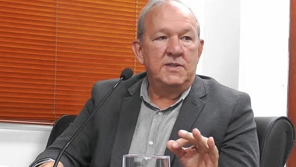 Calixto tranquiliza servidores e diz que processo de terceirização de Hospital está suspenso definitivamente desde o dia 19 de fevereiro