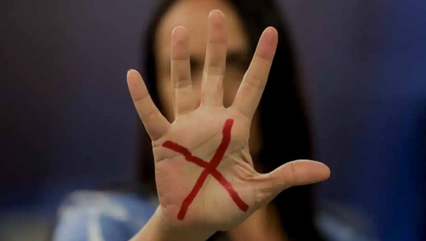 Ligue 180 pode ser obrigatório em notícias de violência contra mulher