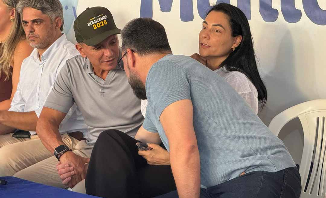 Nem com a prefeita Rosana Gomes sentada no meio atrapalhou as conversas de pé de ouvido entre Márcio Bittar e Alan Rick