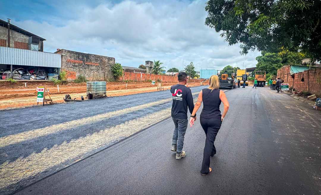 Deracre executa asfaltamento no pátio da nova sede do Samu, em Rio Branco