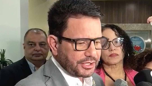 “Sempre tenho passado para agradecer o próprio presidente da República todo o apoio que ele tem nos dado aqui no Acre”, diz Gladson no lançamento de infovia