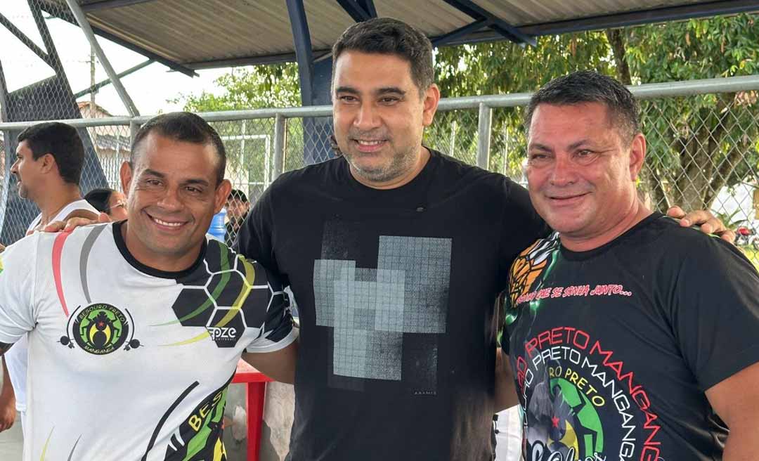 “Esporte forma cidadãos”, diz Samir Bestene ao participar de roda de capoeira com mais de 50 crianças no bairro Jequitibá