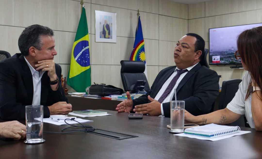 Em Brasília, Paulo Ximenes se reúne com André de Paula para tratar da regularização de pescadores do Acre para recebimento do seguro-defeso