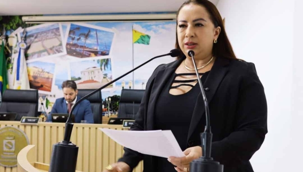 “Chega de invisibilidade!", desabafa vereadora Elzinha Mendonça ao propor Secretaria Municipal de Políticas para Mulheres