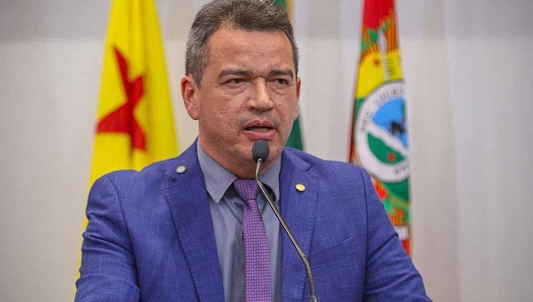 André Vale propõe critérios para emissão de receituários médicos em meio eletrônico no estado