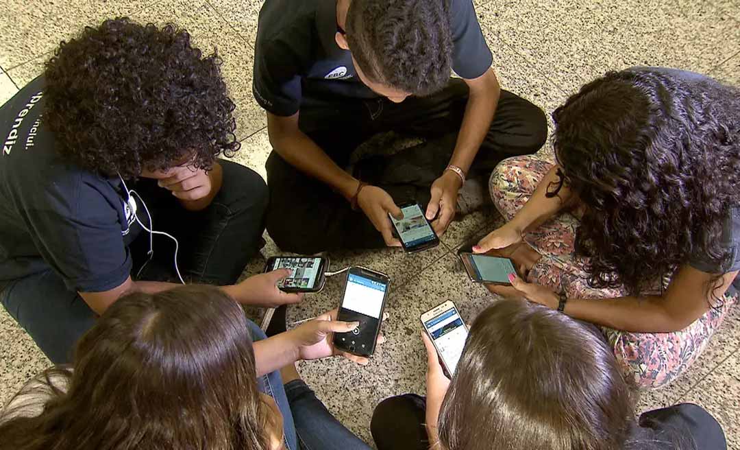 Participação de famílias é desafio do  Estatuto Digital da Criança e do Adolescente, dizem especialistas