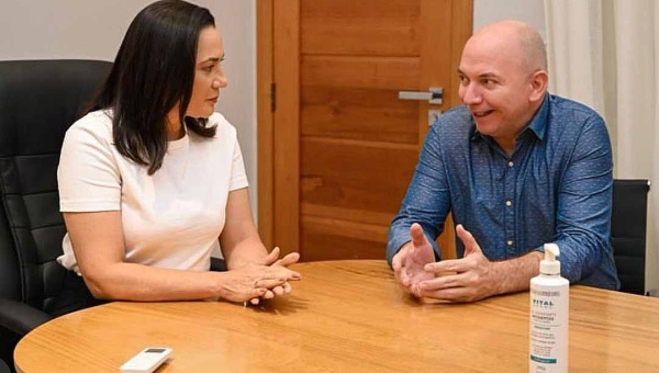 A poucos dias de assumir o governo, Mailza se reúne com Gerlen Diniz, prefeito que sonha em ver seu irmão vice de Alan Rick