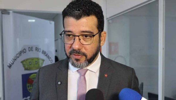 “Ricco presta péssimo serviço, é cara e coloca vidas em risco”, dispara André Kamai na Câmara de Rio Branco