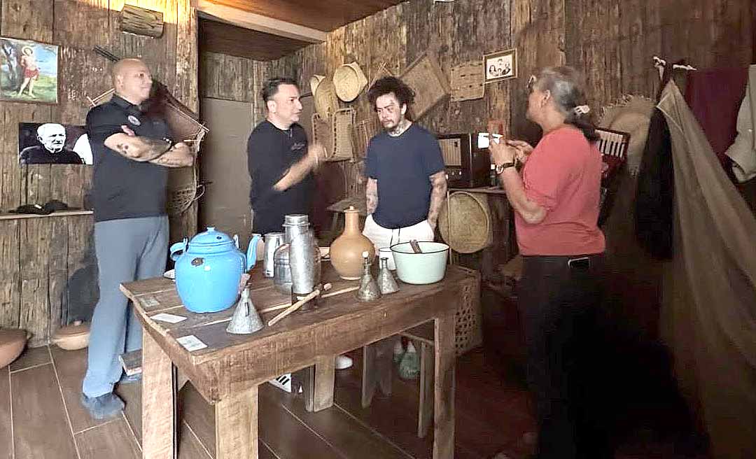 Servidora pública do Museu da Borracha ganha reconhecimento de Whindersson por preservar história acreana