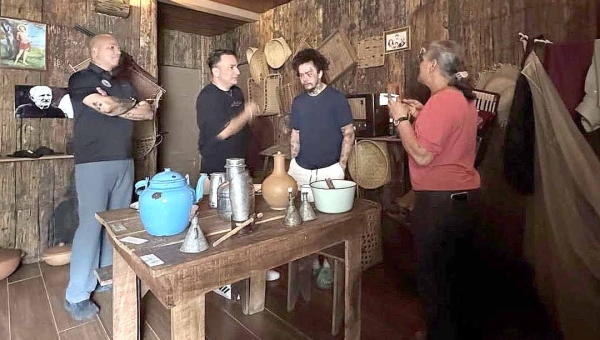 Servidora pública do Museu da Borracha ganha reconhecimento de Whindersson por preservar história acreana