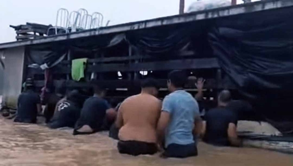 Equipe do Saúde Itinerante presta apoio a barco que naufragou no Rio Iaco, em Sena Madureira