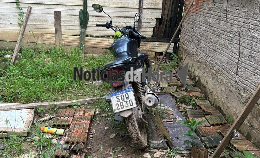 Polícia encontra moto roubada escondida em terreno no Segundo Distrito de Rio Branco