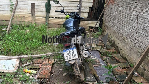 Polícia encontra moto roubada escondida em terreno no Segundo Distrito de Rio Branco