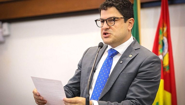 Eduardo Ribeiro comenta pesquisa Delta que coloca Alan Rick como favorito ao governo